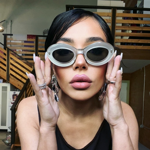 Silver Cat-eye Vintage Glasses - Picture 3 of 3